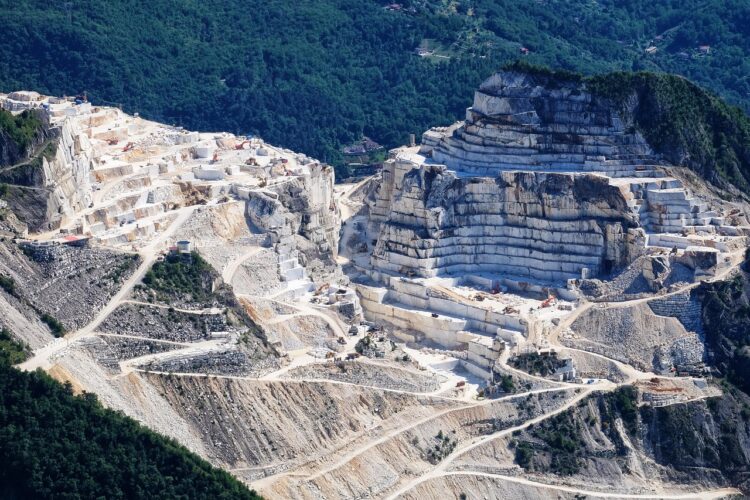Massa-Carrara tra il fascino del Marmo e le antiche fortificazioni
